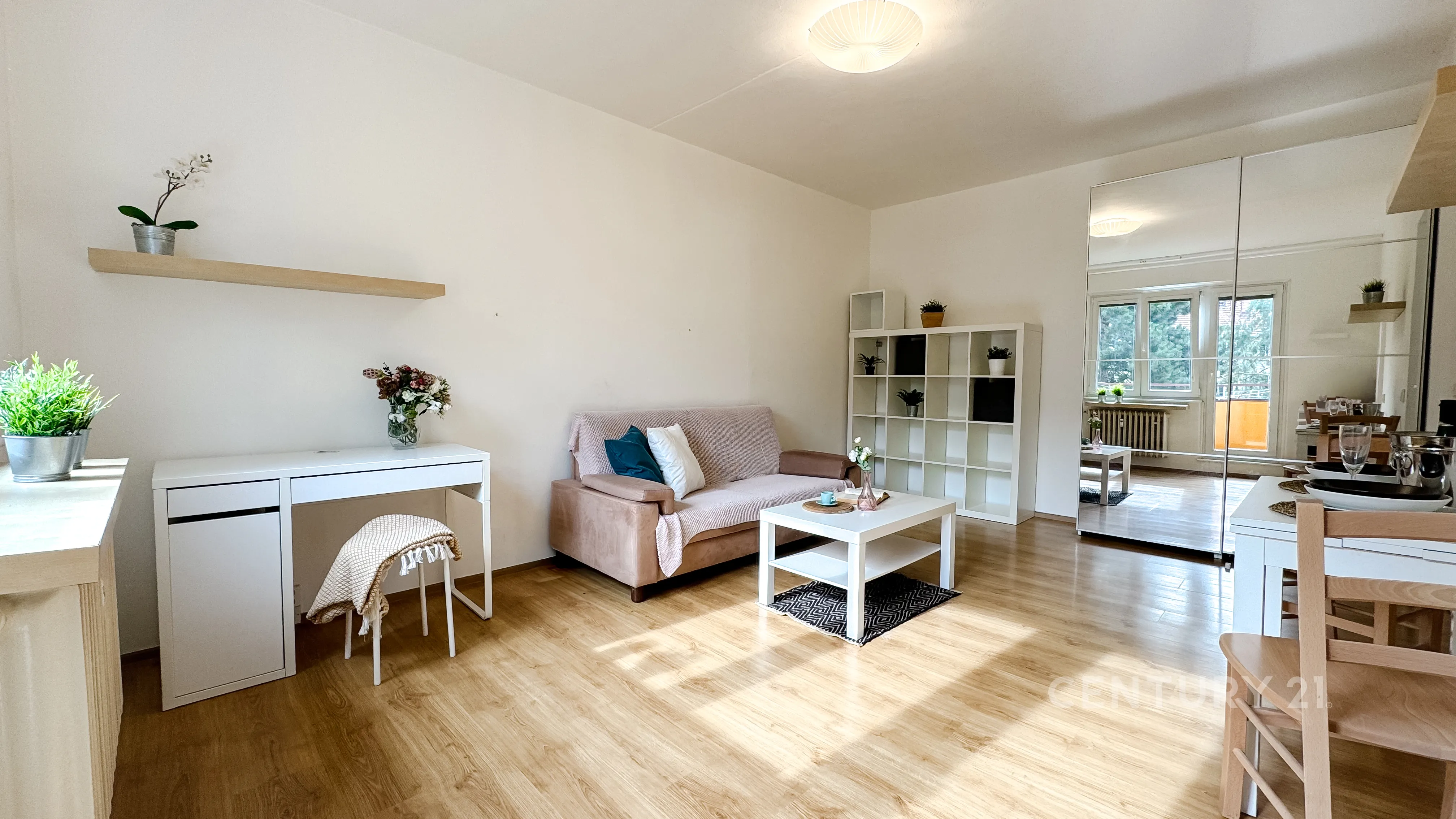 Pronájem pěkného zařízeného bytu 1+1 s balkonem na ulici Vídeňská v Brně