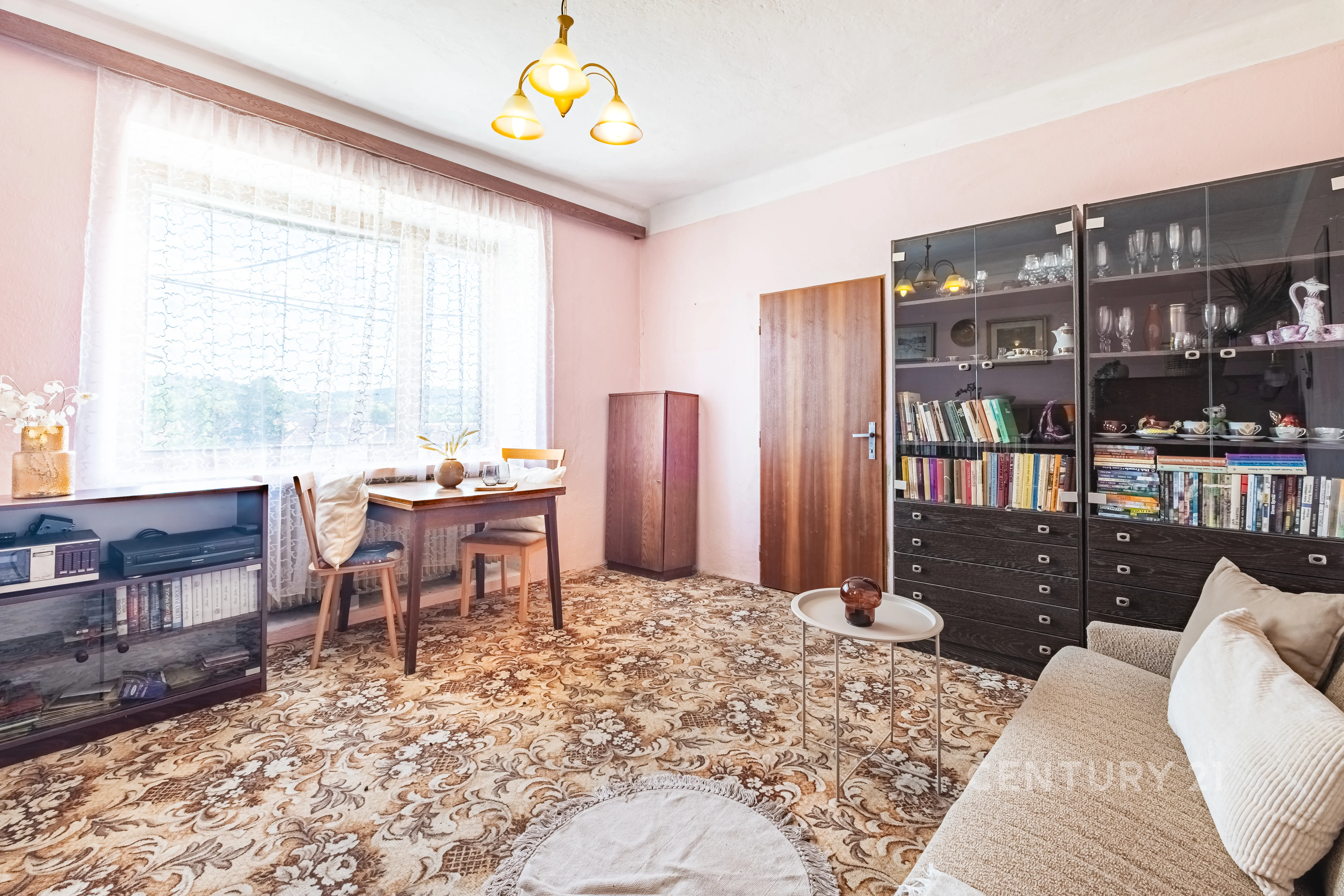 Prodej řadového rodinného domu 4+1 s garáží a zahradou - Popůvky u Brna