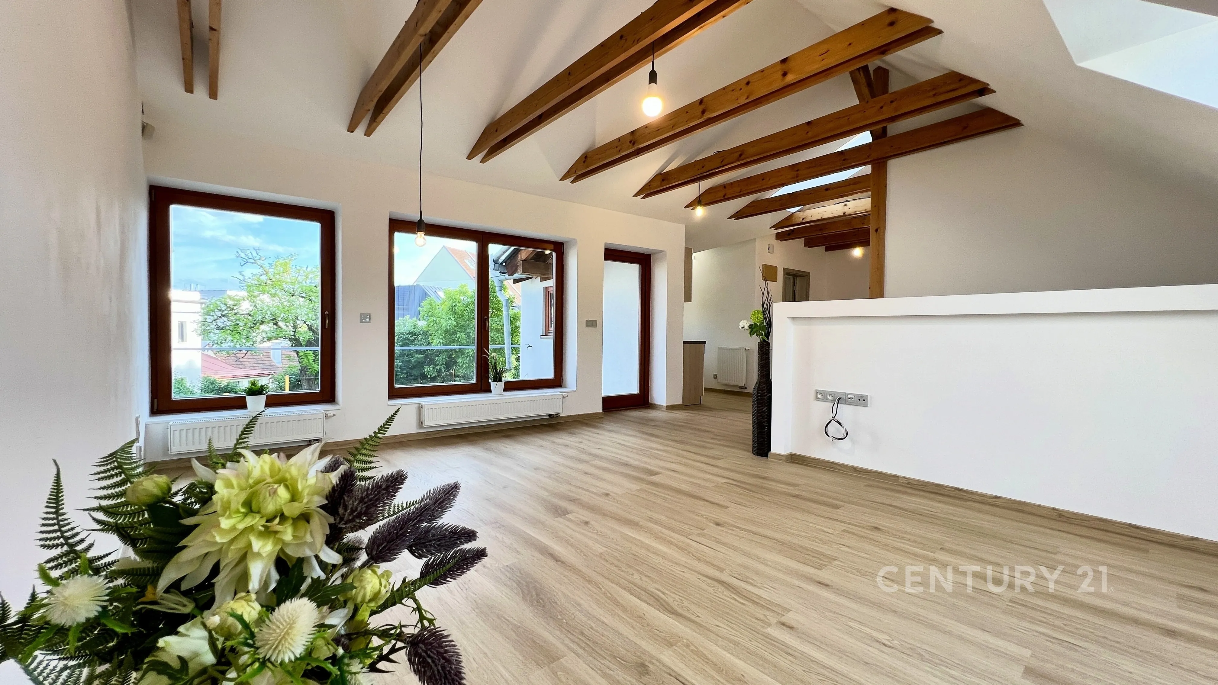 Krásný mezonetový byt 2+kk po kompletní rekonstrukci v klidné lokalitě