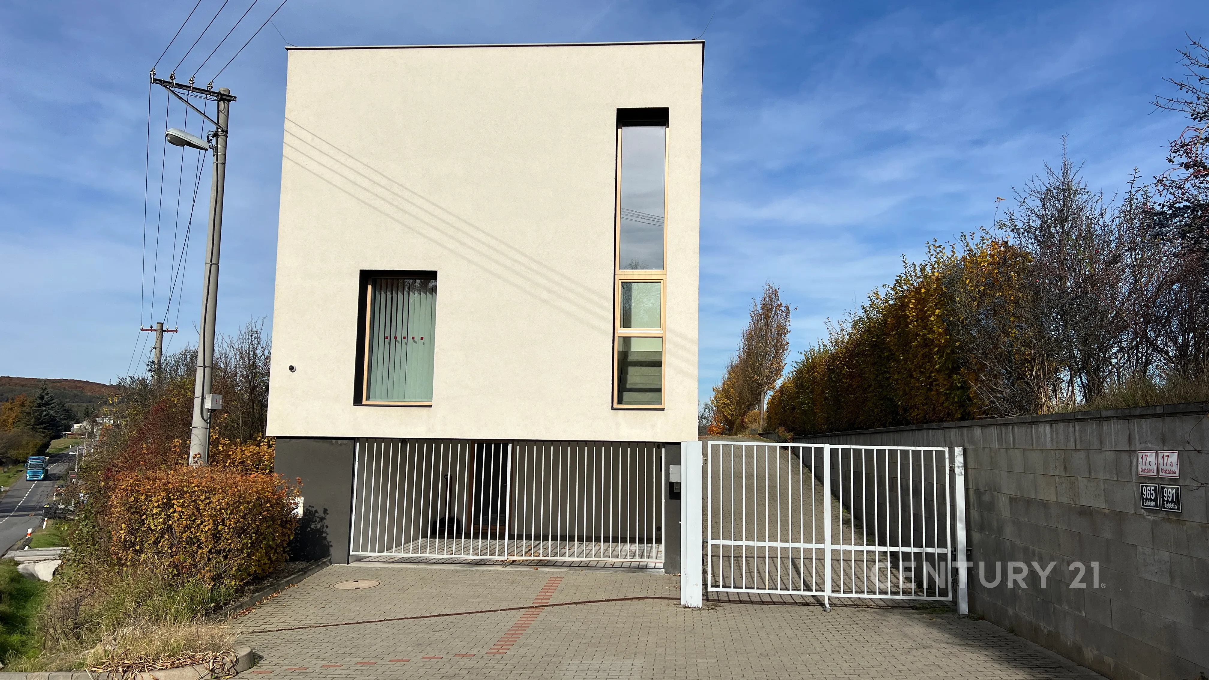 Samostatná administrativní budova k pronájmu - Brno-Žebětín, ul. Dlážděná